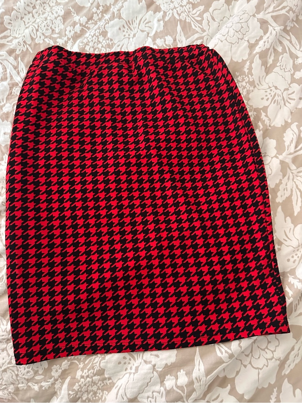 SHEIN Red and Black Houndstooth Pencil Skirt